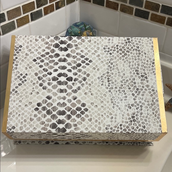 Lady Jayne Other - Elegant White and Gold Storage/Gift Box